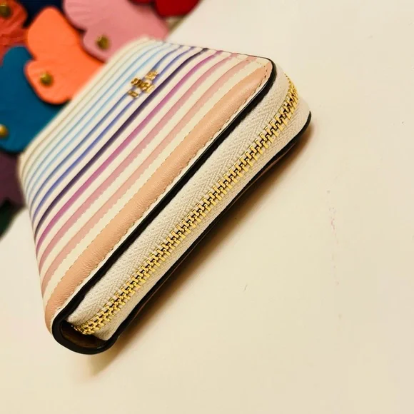 NWOT Rare Coach Rainbow Wallet - Picture 3 of 14